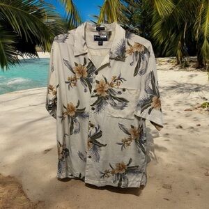 Weekenders Casual Lifestyle Hawaiian Silk Shirt Men M Hibiscus Floral Design